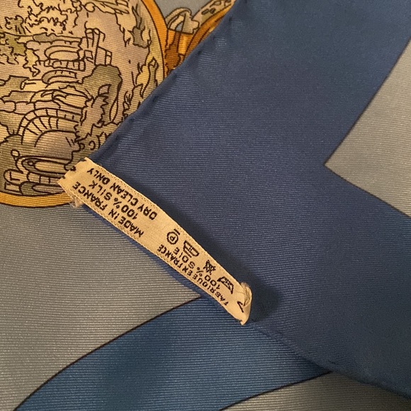 Hermes Rare color La Ronde des Heures Silk Scarf - Picture 11 of 15